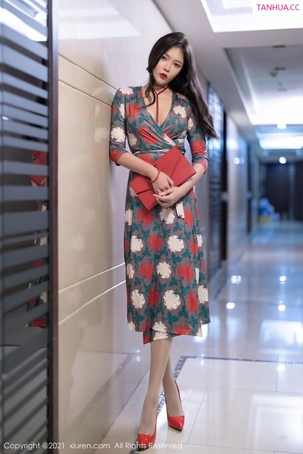 小娜比  冷艳美人娜比 华丽雍容的长裙第5张图片